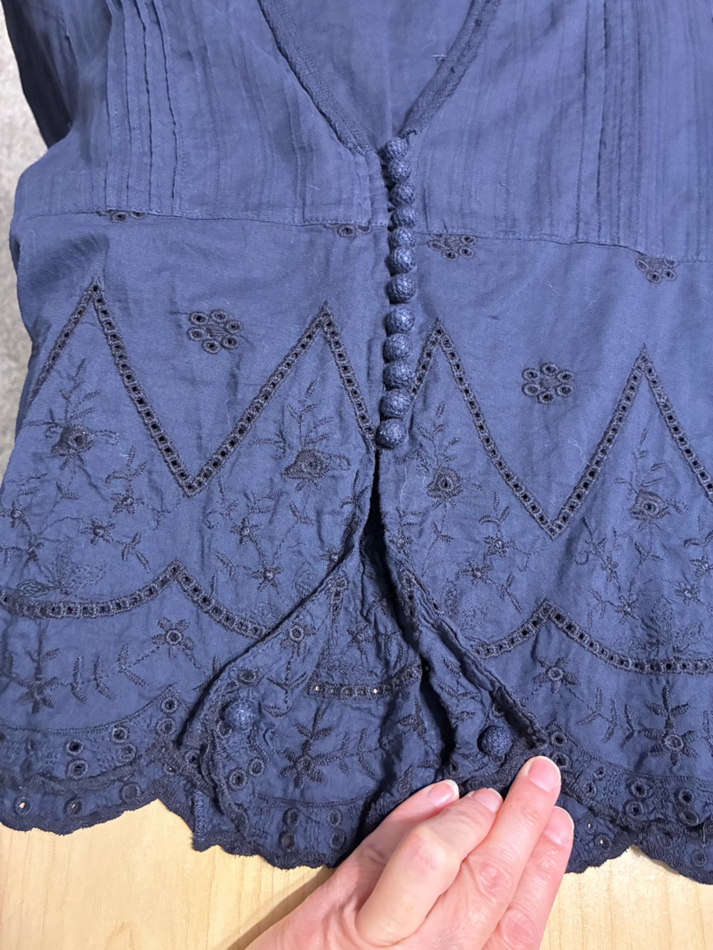 Y2K LaROK Embroidered Eyelet Bell Sleeve Ruffle Trim Scalloped Hem Top Navy M - Picture 4 of 8